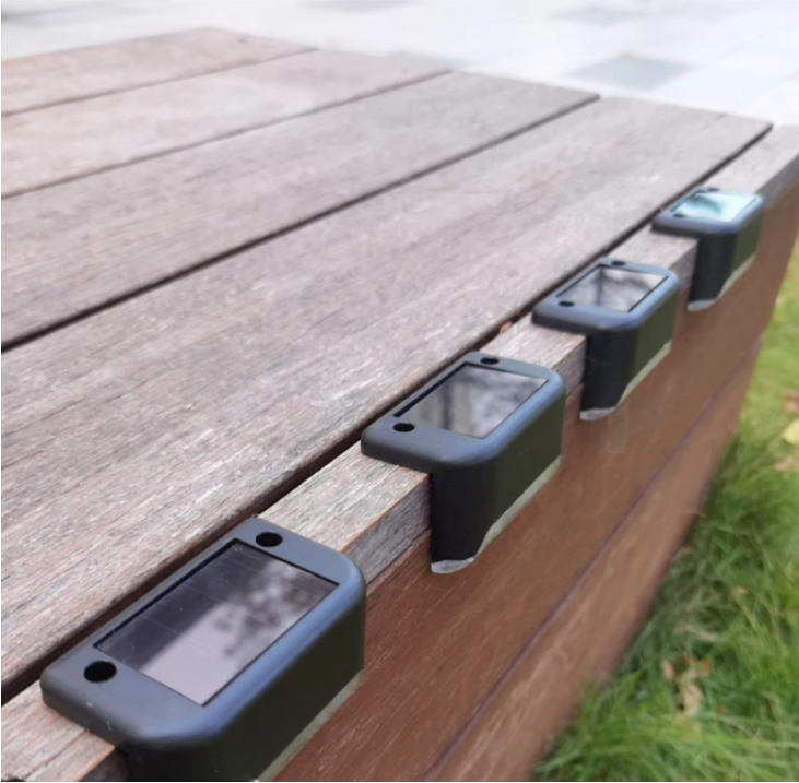 Lampa solară cu senzor de lumina pentru gard, scari, trepte sau balustrada